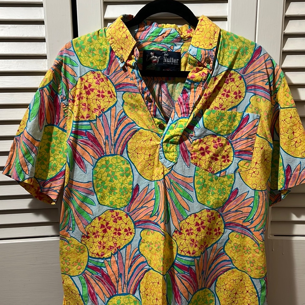 Chubbies “The Nutter” pineapple short sleeve popover